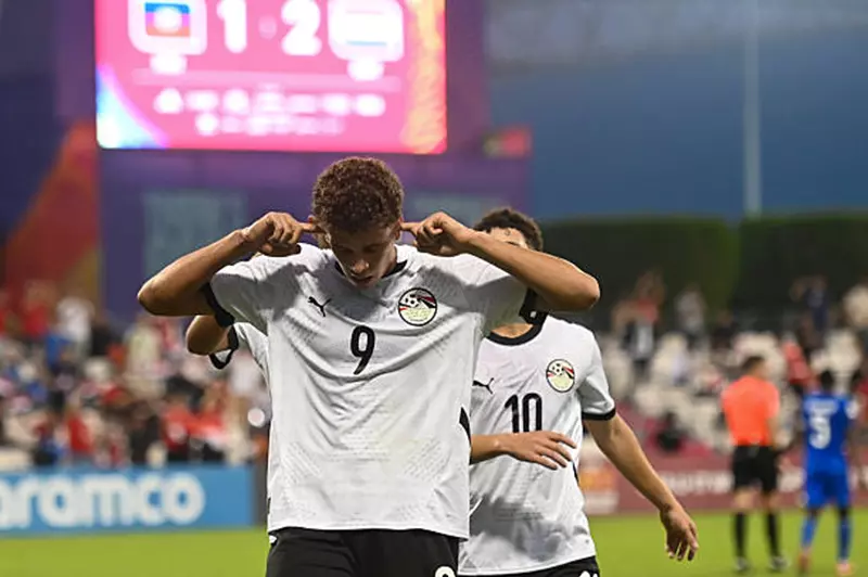 اشترينا هالاند المصري.. كيف تفاعل جمهور برشلونة مع اقتراب التعاقد مع حمزة عبد الكريم؟ 